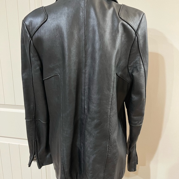 Women's Classic Black Leather Jacket - Picture 5 of 7